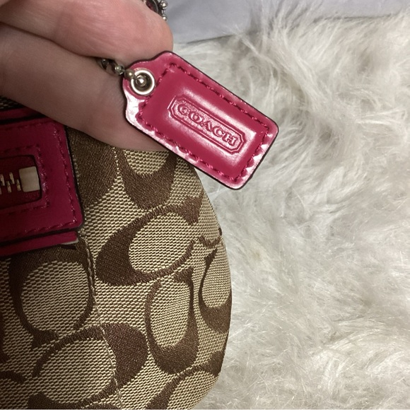 Coach Poppy Daisy Khaki Signature C with Raspberry Leather Swingpack EUC - Picture 4 of 14